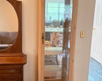 Blonde Oak small Curio Cabinet (Lighted 