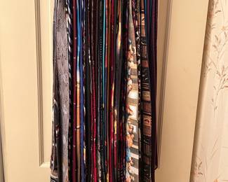 Great Selection of Ladies and Mens Clothing / Shoes
