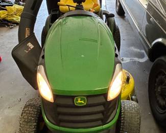 John Deere E130 Riding Lawn Mower