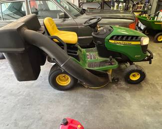 John Deere E130 Riding Lawn Mower