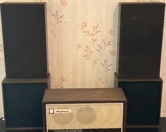 Magnavox High Fidelity AM/FM Radio and Vintage Speakers