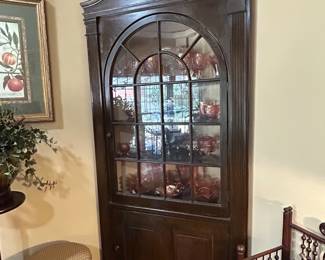 Corner curio