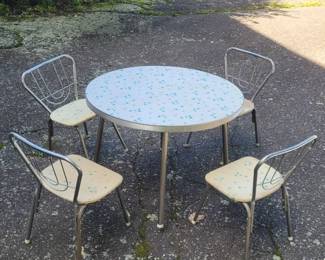 Small Child Sized Vintage Dinette Table and 4 Chairs