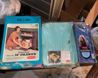 Three Pieces Of Vintage Rubbermaid Kitchen And Bath Products
