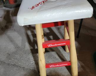 Bud bat stool