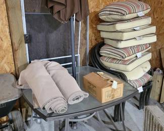 Patio table and Chairs