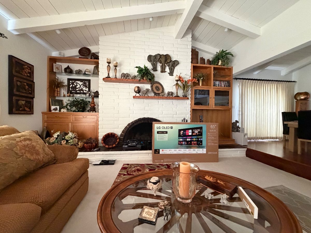 Overall picture of living room