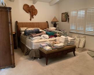 Bedroom-bedding blankets and towels