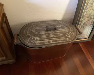 Copper tub with lid