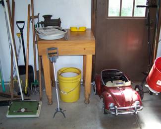 BUTCHER BLOCK & TOY CAR