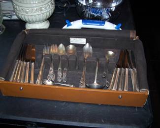 SILVER-PLATE FLATWARE SET
