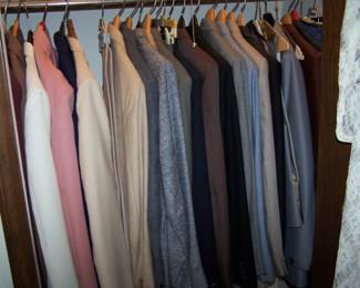 MEN'S SUITS & JACKETS