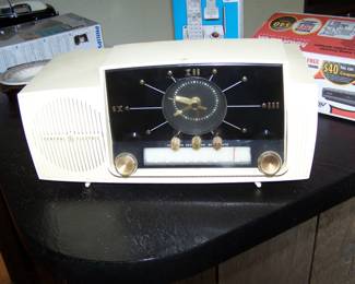 VINTAGE GE RADIO