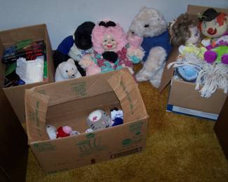 STUFFED ANIMALS & TOYS