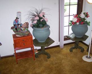 PAIR OF VINTAGE SIDE TABLES, FAUX PLANTS & 2-DRAWER STAND