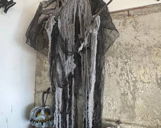 Halloween Haunted Pumpkin and Bat Decor Set