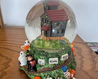 Vintage Halloween Haunted House Snow Globe