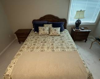 Traditional Style Wooden Bedroom Furniture Set