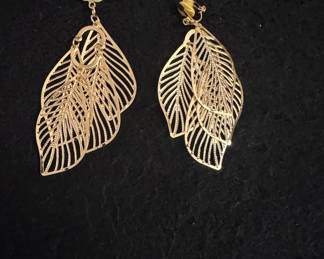 Vintage Gold-Tone Layered Leaf Dangle Clip-On Earrings