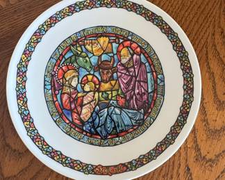 D'Arceau-Limoges 'Dans la Crèche' Noël 1976 Collector Plate