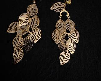 Vintage Gold-Tone Leaf Cluster Clip-On Dangle Earrings