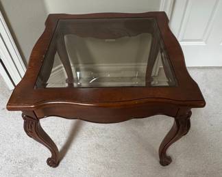 Vintage Drexel Heritage Walnut French Provincial Style End Table