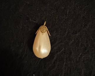 Vintage Teardrop Faux Pearl Pendant with Ornate Gold-Tone Filigree Cap