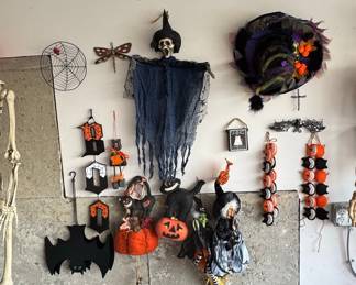 Assorted Halloween Decorative Wall Hangings