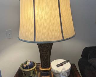 Decorative Lattice-Base Table Lamp