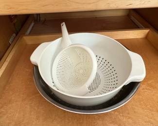 White Plastic Colander and Strainer Set