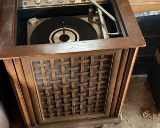 Magnavox Astro-Sonic Console Stereo