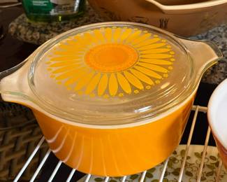Pyrex "Citrus" Daisy Casserole Dish
