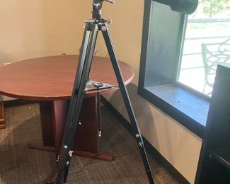Telescope, round conf table