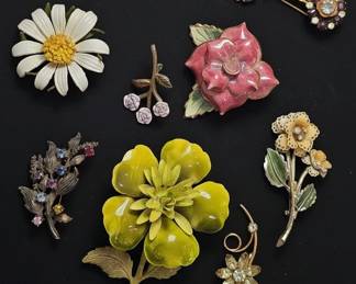 Collection of Vintage Floral and Spray Brooches