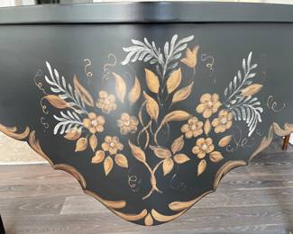 Hand painted detail 