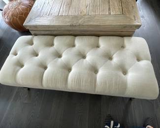 Tufted bench