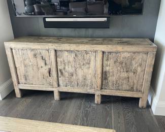 Long storage cabinet