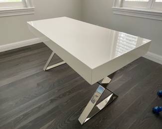 Adler desk