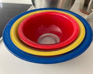 Pyrex mixing bowls
