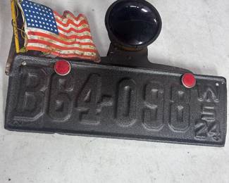1924 Wisconsin license attached to it’s car bracket with a 48 star flag topper w/ reflectors.