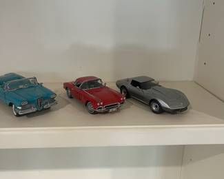 F121 - $40. Lot of Franklin Mint Die Cast 1:24 Model Cars.