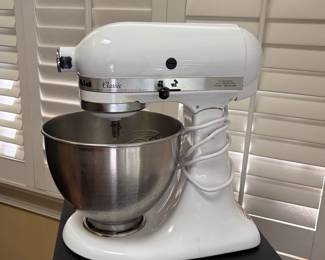 F42 - $125. KitchenAid Mixer with Attachments. Model K45SSWH. Motor sounds strong.