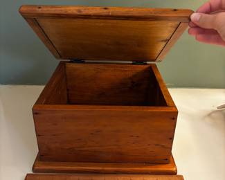 F80 - $20. Lidded Storage Box.