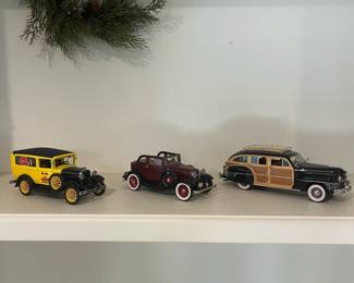 F123 - $80. Lot of Franklin Mint Die Cast 1:24 Model Cars.