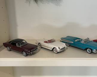 F121 - $40. Lot of Franklin Mint Die Cast 1:24 Model Cars.