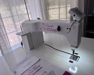 HQ sweet sixteen quilting machine with original box and lots of accessories