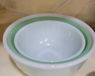 Fire-king mixing bowl set