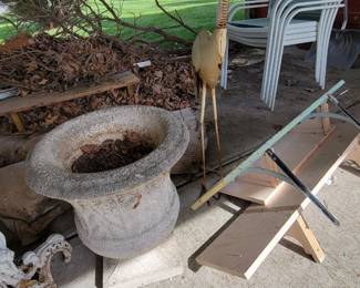 Concrete urns