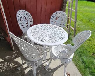 Cast patio set