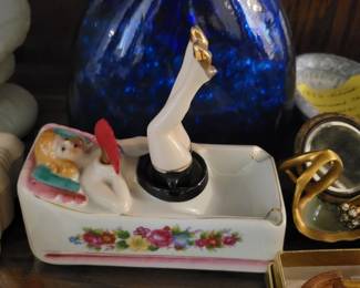 1940s "Naughty Nodder" ashtray